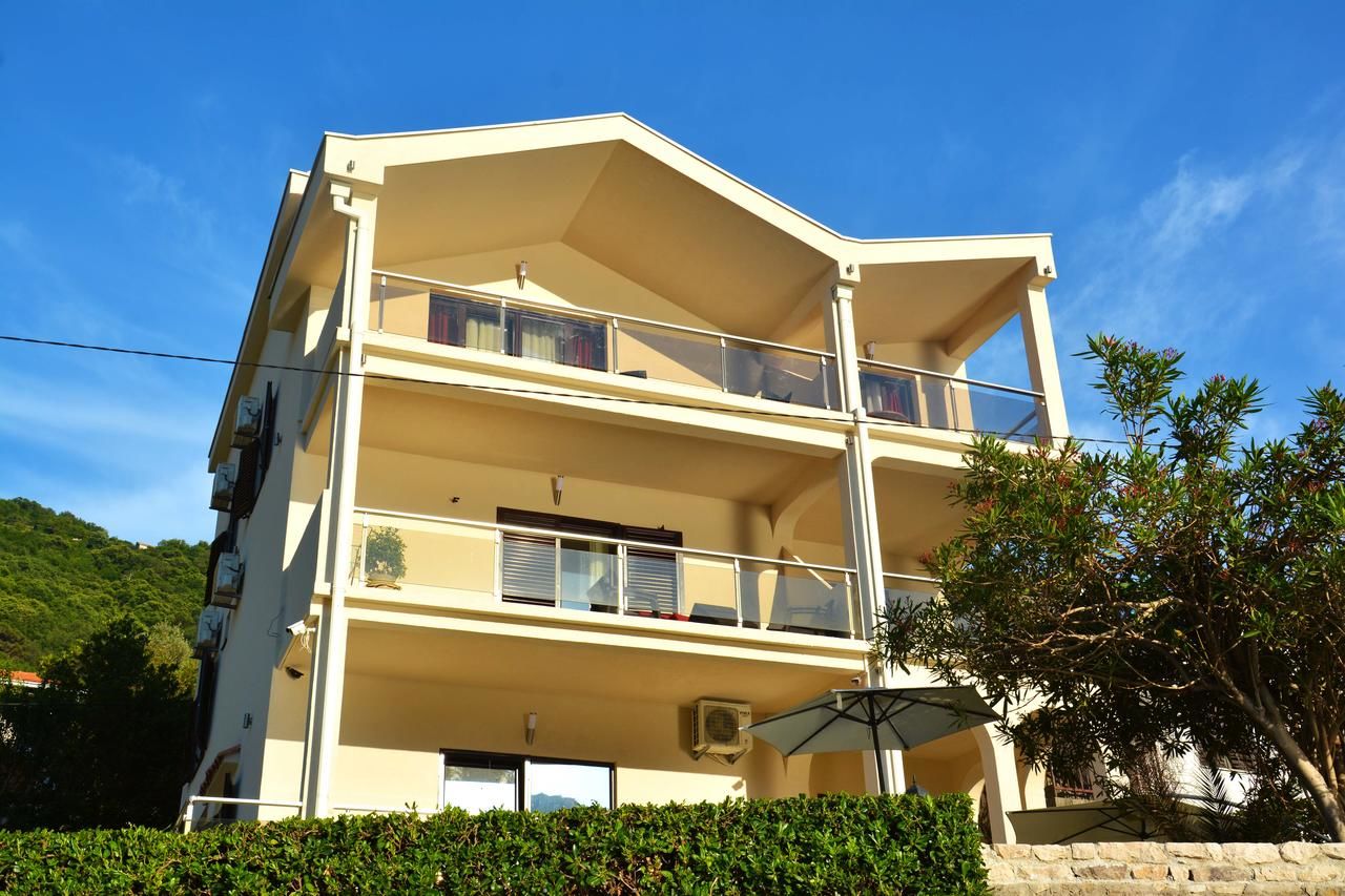 Апартаменты Apartments MaXhit Тиват-47