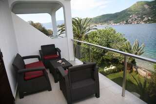 Апартаменты Apartments MaXhit Тиват Апартаменты с 1 спальней, балконом и видом на море (для 4 взрослых)-1