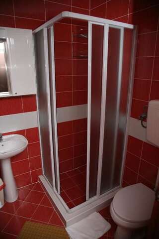 Апартаменты Apartments MaXhit Тиват Двухместный номер с 1 кроватью с видом на море-10